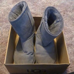 Classic short UGGs